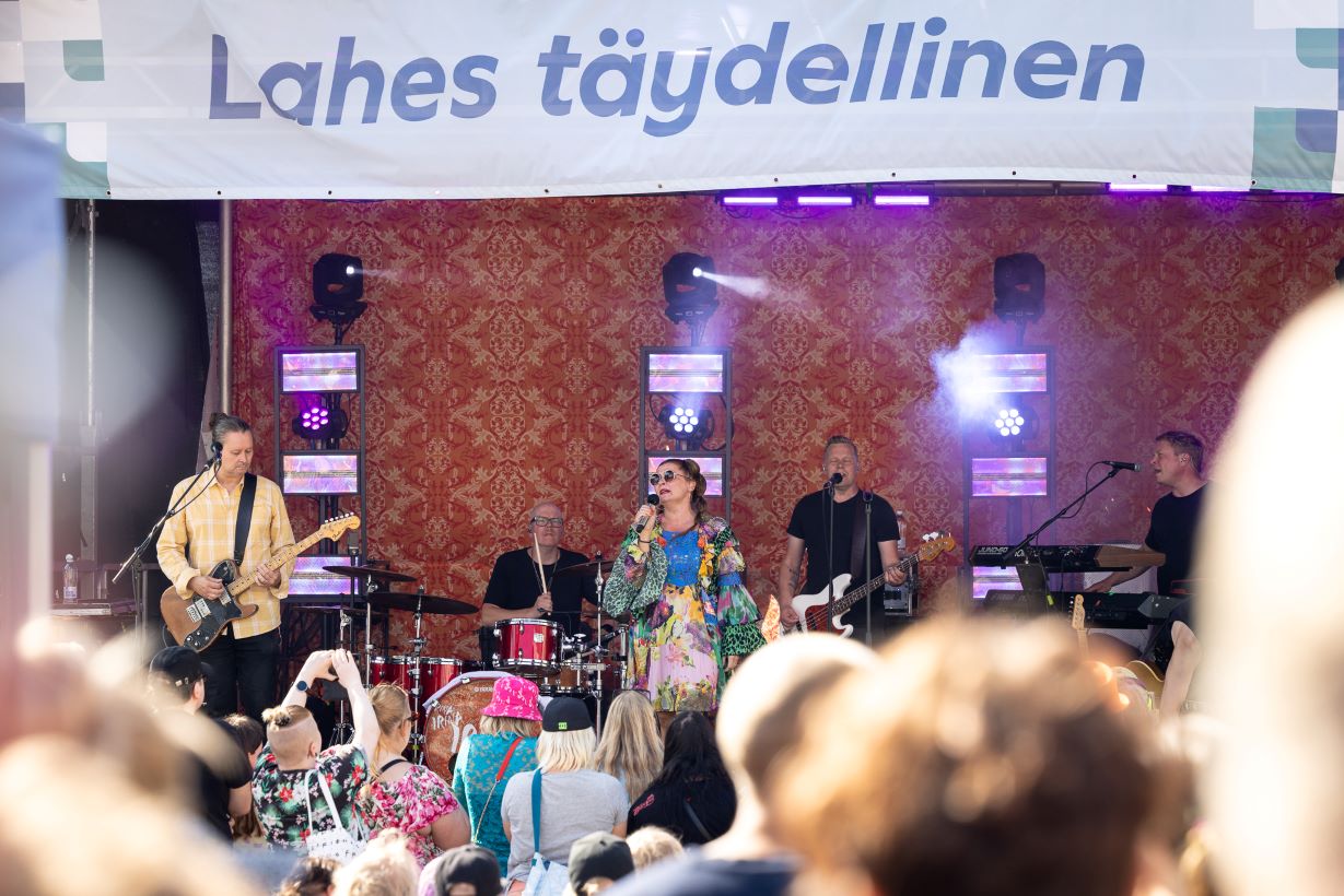 Irina bändeineen soittaa Lahen Lavalla