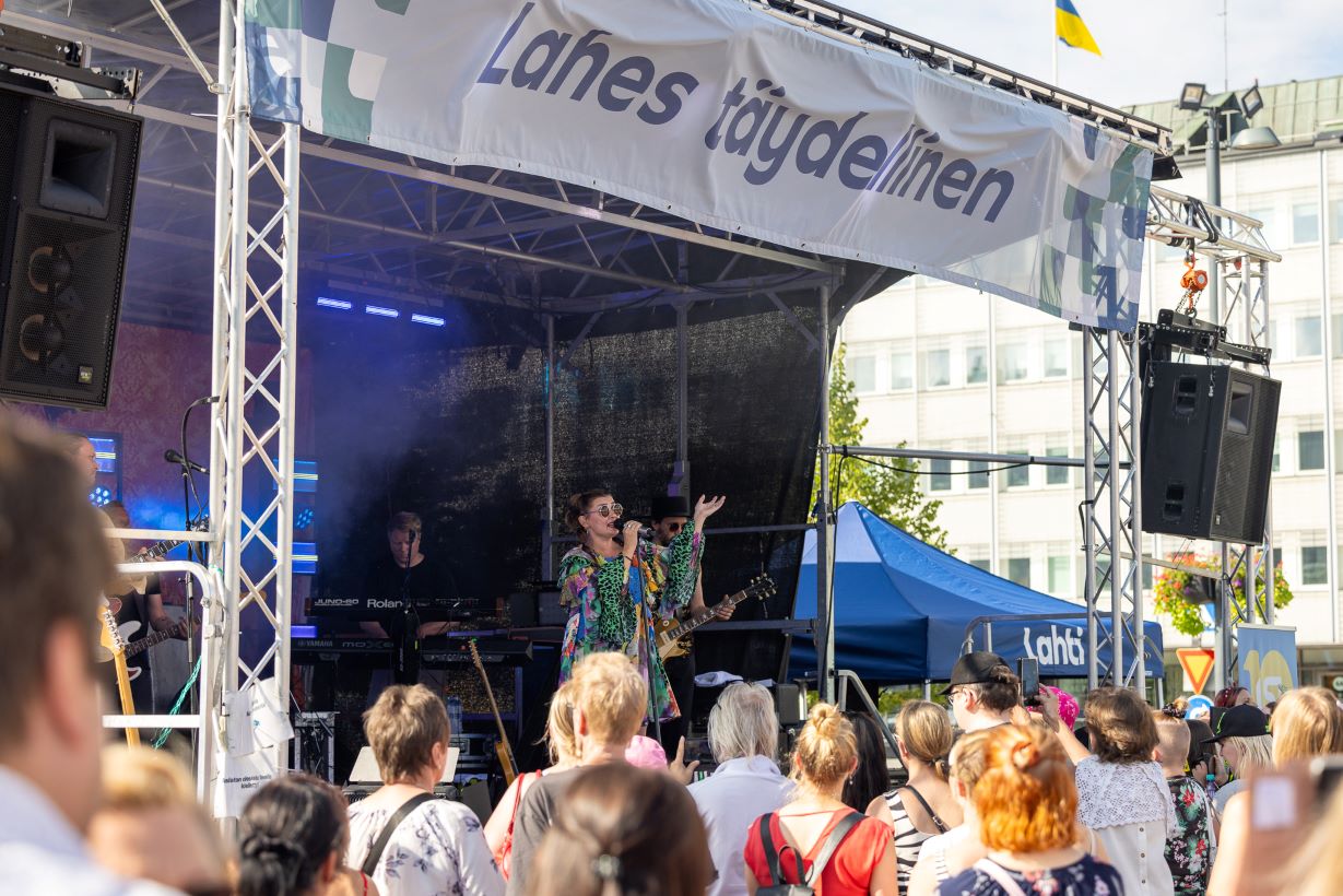 Irina Bändeineen Lahen Lavalla